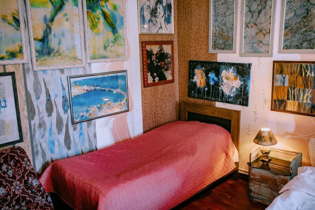Artist'S House Hotell Tetritskaro Eksteriør bilde